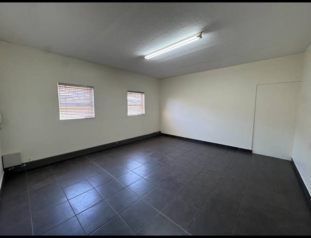 249M² WAREHOUSE TO LET IN CHAMDOR